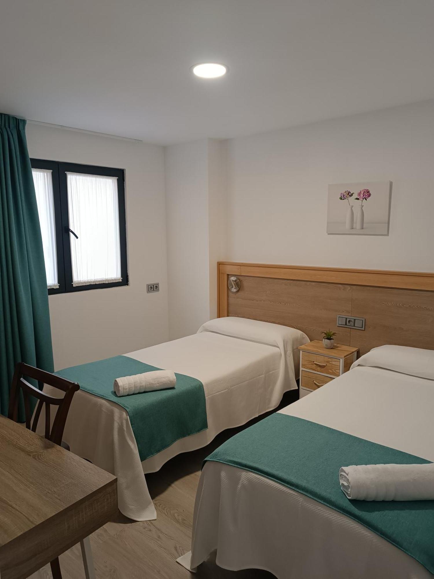 Turisticos Puerta De San Isidro 1-4 * Ávila